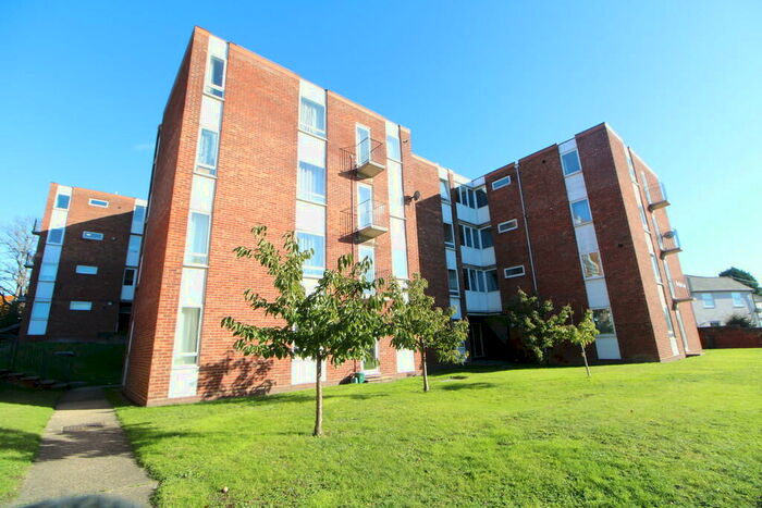 1 Bedroom Flat To Rent In Bentleigh Court, Greenstead Road, CO1