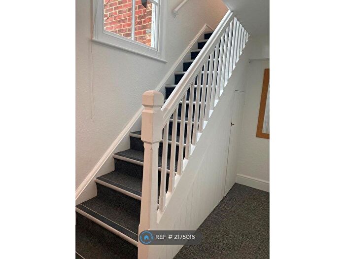 2 Bedroom Flat To Rent In High Street, Fordingbridge, SP6