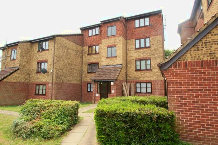 Studio To Rent In Conway Gardens, Grays, RM17