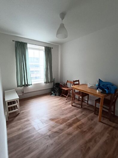 3 Bedroom Flat For Sale In Kennington Oval, London, SE11