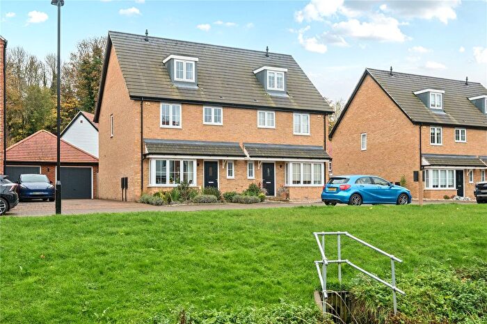 4 Bedroom Semi Detached House For Sale In Charrington Close, Alton, Hampshire, GU34