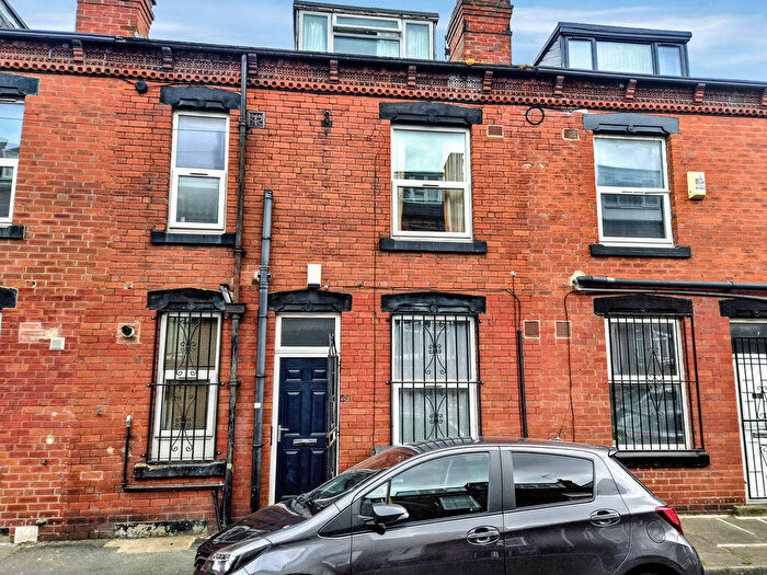2 Bedroom Terraced House For Sale In Glossop Street, Leeds, LS6
