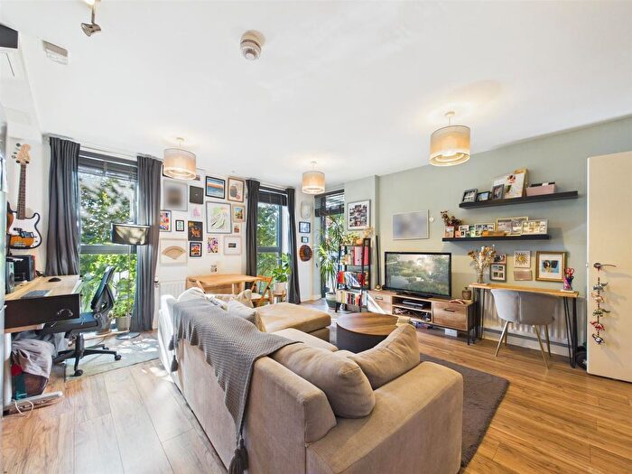 1 Bedroom Flat For Sale In Isobel Place, London, N15