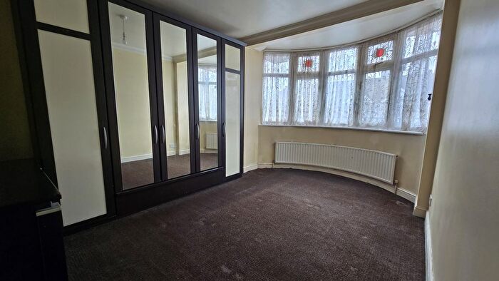 3 Bedroom Terraced House To Rent In Havering Gardens, Chadwell Heath, RM6