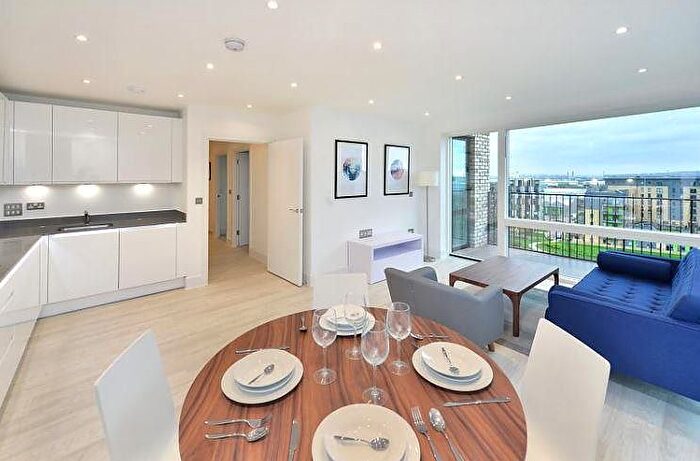 2 Bedroom Flat To Rent In The Penthouse, Abbotsford Court, Lakeside Drive, Park Royal, London, NW10