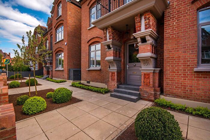 3 Bedroom Flat To Rent In Harold Road, Crystal Palace, London, SE19