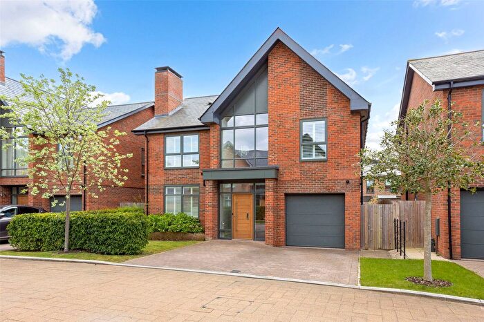 4 Bedroom Detached House For Sale In Vickers Close, Longcross, Surrey, KT16