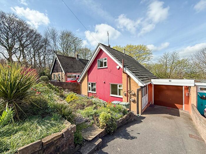 3 Bedroom Link Detached House For Sale In Tunnacliffe Road, Newsome, Huddersfield, HD4