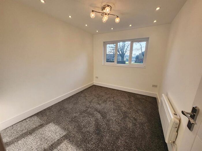 1 Bedroom Flat To Rent In Colebrook Lane, Loughton, IG10