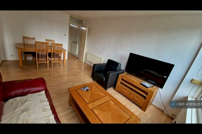 3 Bedroom Flat To Rent In St Brelades Court, London, N1