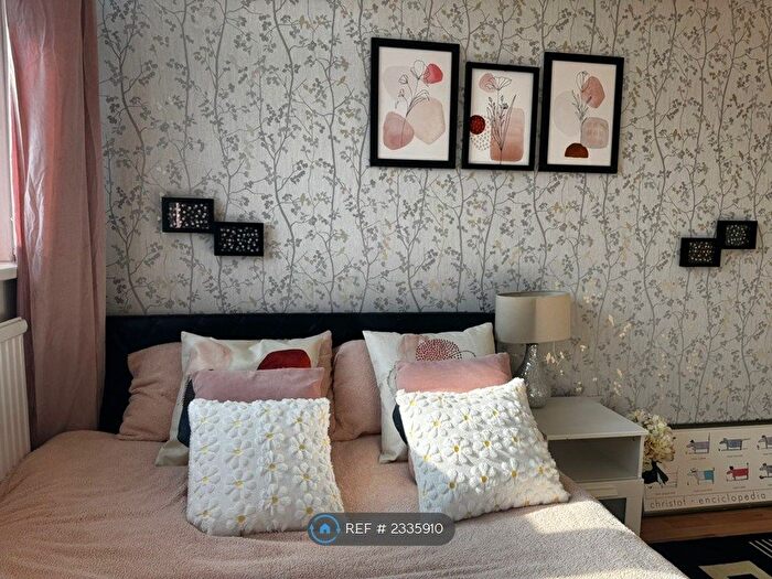 1 Bedroom Flat To Rent In Woking Close, London, SW15