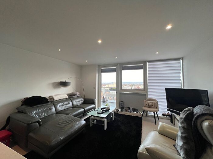 3 Bedroom Flat To Rent In Great Western Street, Aylesbury, HP20