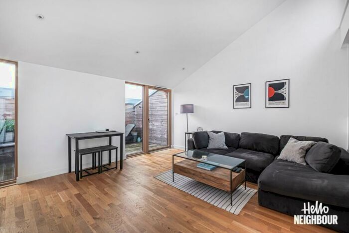 2 Bedroom Apartment To Rent In St. Marks Square, Bromley, BR2