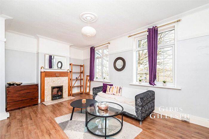 3 Bedroom Flat To Rent In Northfield Avenue, London, W5