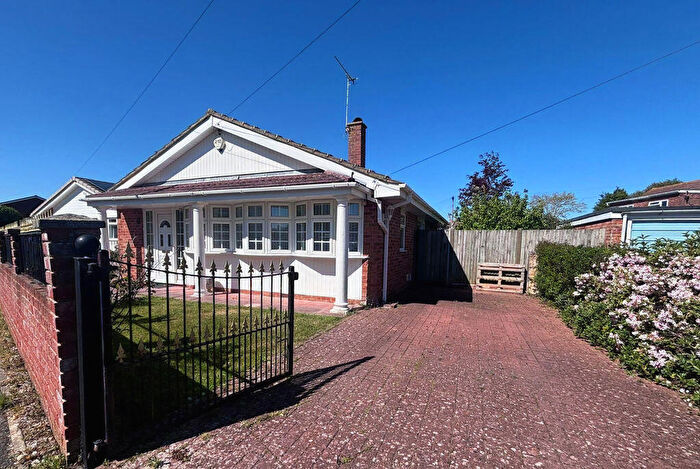 3 Bedroom Bungalow For Sale In Denham Close, Fareham, PO14
