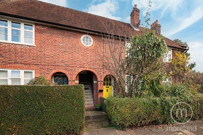 2 Bedroom Maisonette For Sale In Addison Way, Hampstead Garden Suburb, NW11