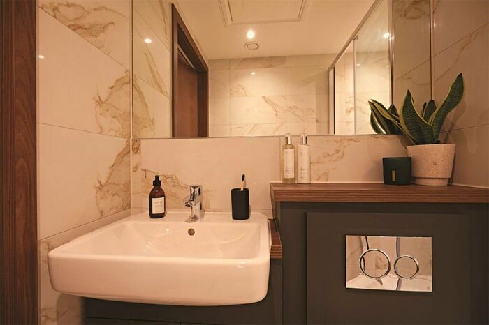 Apartment To Rent In Apt, Live Oasis Merrion Street Gardens #, LS2