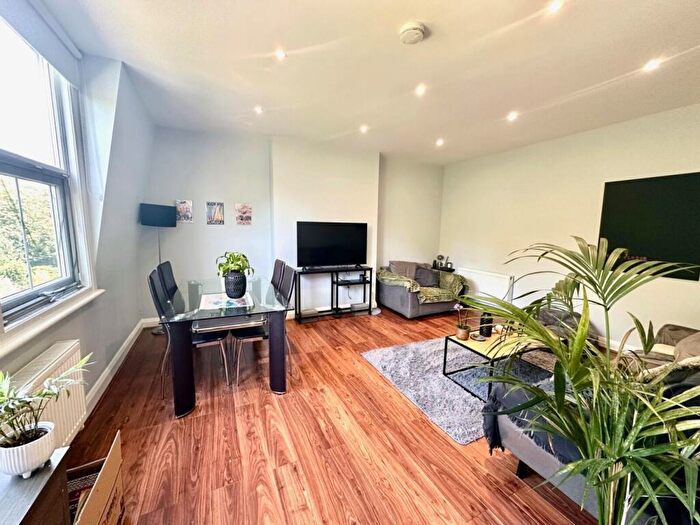 2 Bedroom Apartment To Rent In Aberdare Gardens, South Hampstead, London, NW6