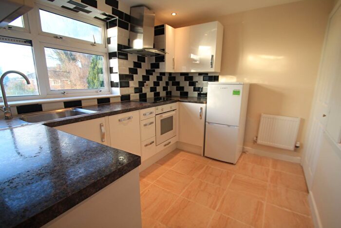 2 Bedroom Maisonette To Rent In Spinney Road, Luton, LU3