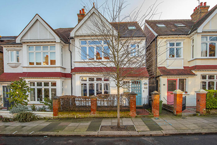 4 Bedroom Semi Detached House For Sale In Gilpin Avenue, London, SW14