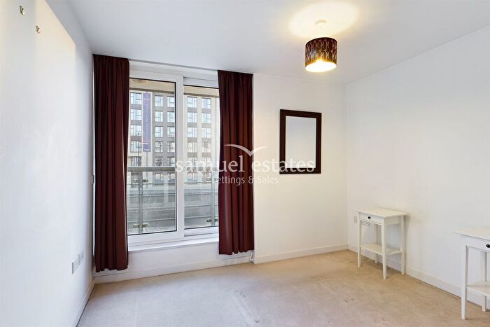1 Bedroom Flat To Rent In Phoenix Way, London, SW18