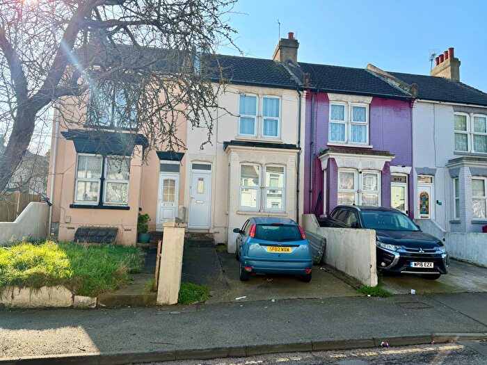 3 Bedroom Terraced House For Sale In Gillingham Road, Gillingham, ME7