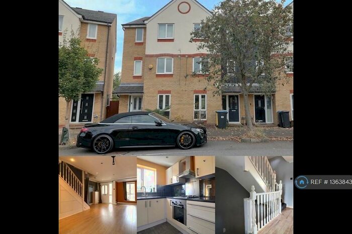 4 Bedroom Terraced House To Rent In Metford Crescent, Enfield, EN3