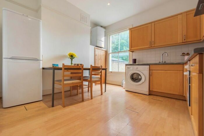 3 Bedroom Flat To Rent In Concanon Road, London SW2