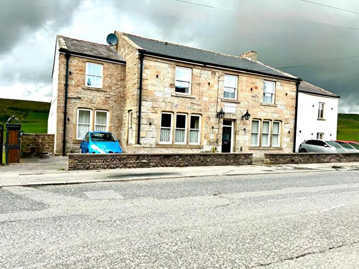 2 Bedroom Apartment To Rent In Burnley Road, Loveclough, Rossendale, Lancashire, BB4
