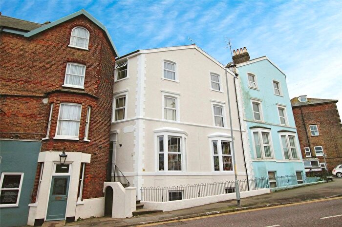 1 Bedroom Flat For Sale In Ramsgate Road, Broadstairs, Kent, CT10