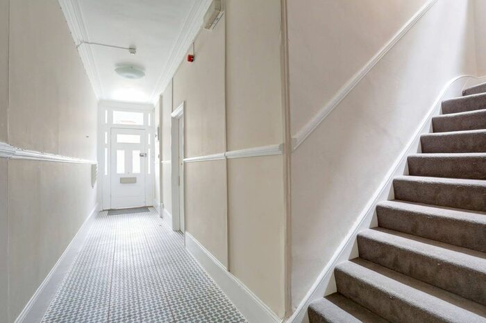 1 Bedroom Flat To Rent In New Kings Road, Hurlingham, London, SW6