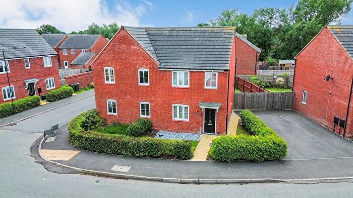 3 Bedroom Semi-Detached House For Sale In Balmoral Way, Hatton, DE65