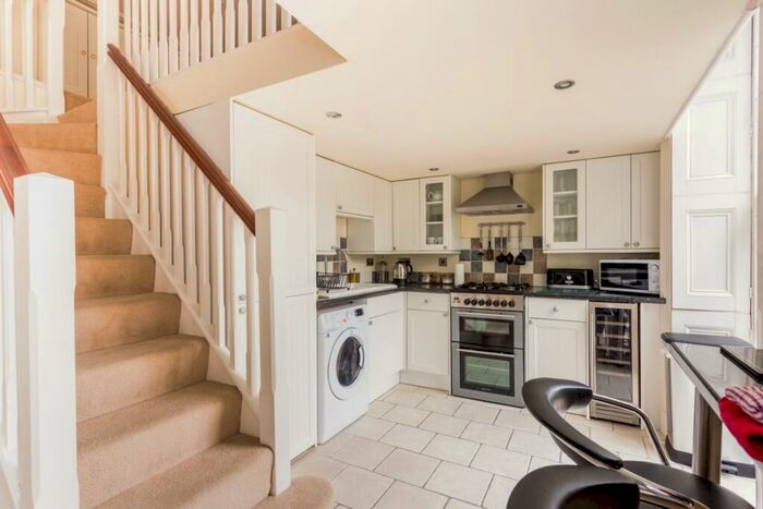 1 Bedroom Apartment To Rent In Lansdown Crescent Cheltenham, GL50