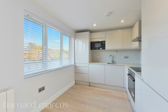 3 Bedroom Penthouse To Rent In Cromwell Road, Kingston Upon Thames, KT2