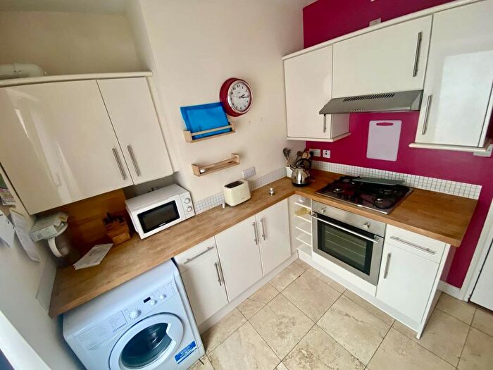 3 Bedroom Flat To Rent In Gwydr Crescent, Uplands, Swansea, SA2