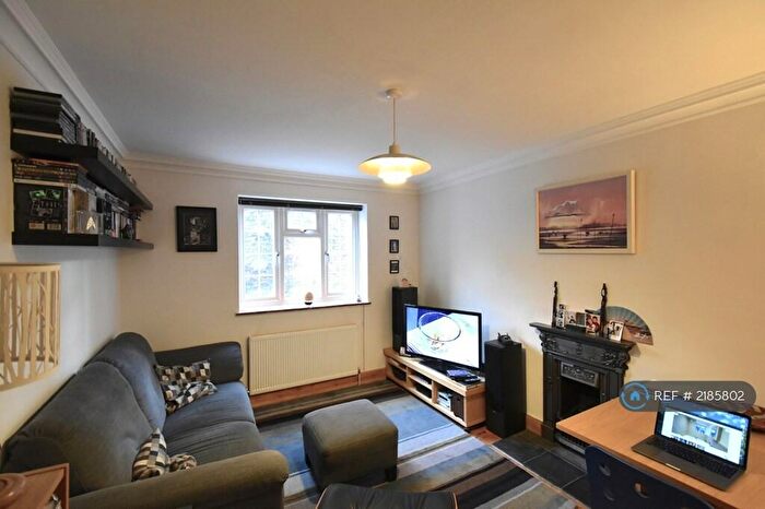 2 Bedroom Flat To Rent In Dunn Street, London, E8