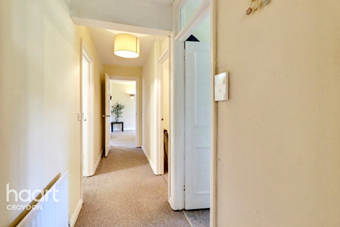 2 Bedroom Flat For Sale In Campion Close, Croydon, CR0