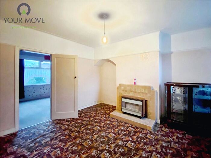 3 Bedroom Semi-Detached House For Sale In Glenhurst Grove, Keighley, West Yorkshire, BD21