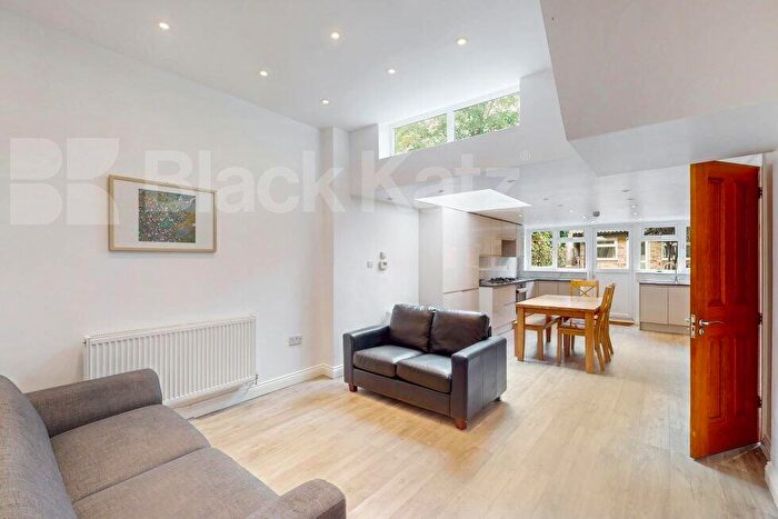 6 Bedroom Flat To Rent In Mayton Street, Holloway, N7