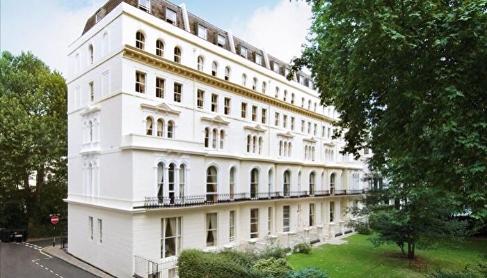 2 Bedroom Flat To Rent In Garden House, Kensington Gardens Square, London, City Of London, W2