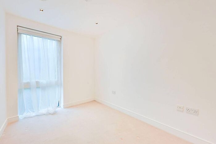 3 Bedroom Flat To Rent In The Kew Bridge Apartments, Kew Bridge, London, TW8