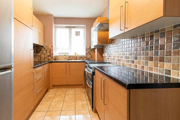 3 Bedroom Flat To Rent In Waterhead, Varndell Street, NW1