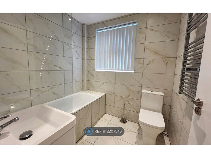 2 Bedroom Flat To Rent In Rochdale, Rochdale, OL12