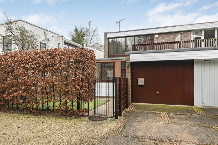 4 Bedroom Semi-Detached House To Rent In The Avenue, Finchley, N3