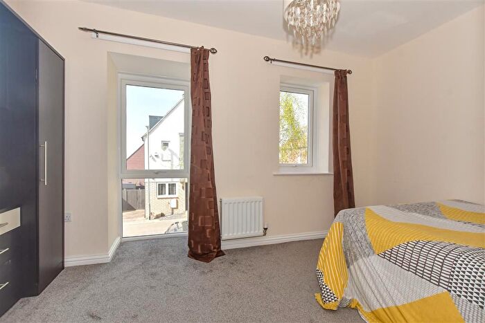 2 Bedroom End Of Terrace House For Sale In Baden Drive, Chingford, E4