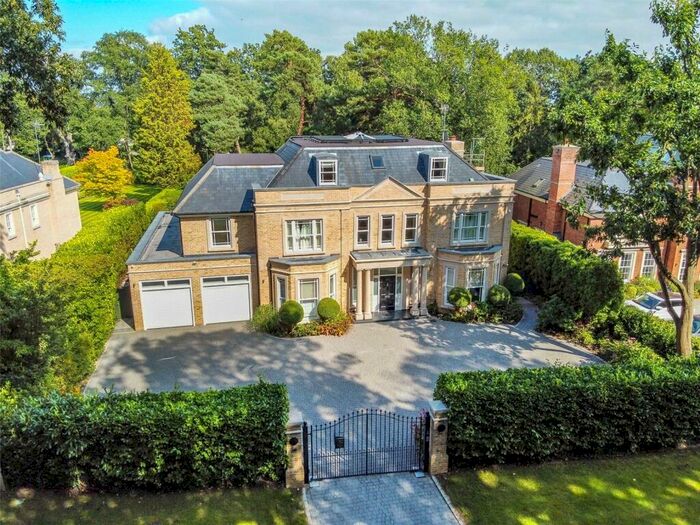 7 Bedroom House To Rent In Broadwater Close, Burwood Park, Walton, KT12