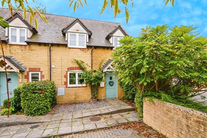 3 Bedroom End Of Terrace House For Sale In The Crossway, Bicester, Oxfordshire, OX27