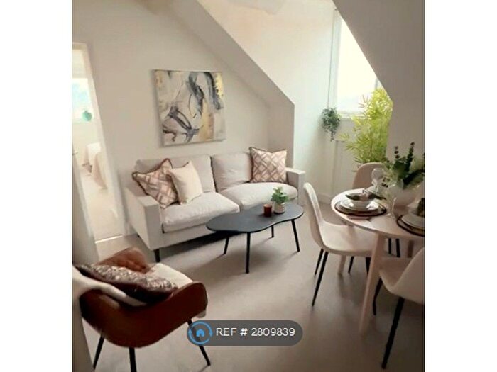 1 Bedroom Flat To Rent In Queen St, Scarborough, YO11