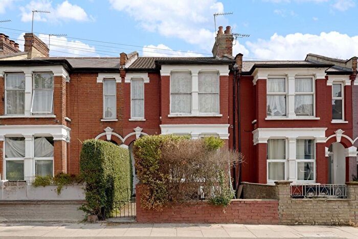 2 Bedroom Flat For Sale In Mount Pleasant Road, London, N17