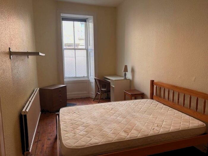 3 Bedroom Flat To Rent In Stenhouse Grove, Edinburgh, EH11